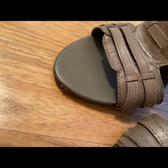 Gianni Bini Heels. Taupe color - Picture 4 of 8